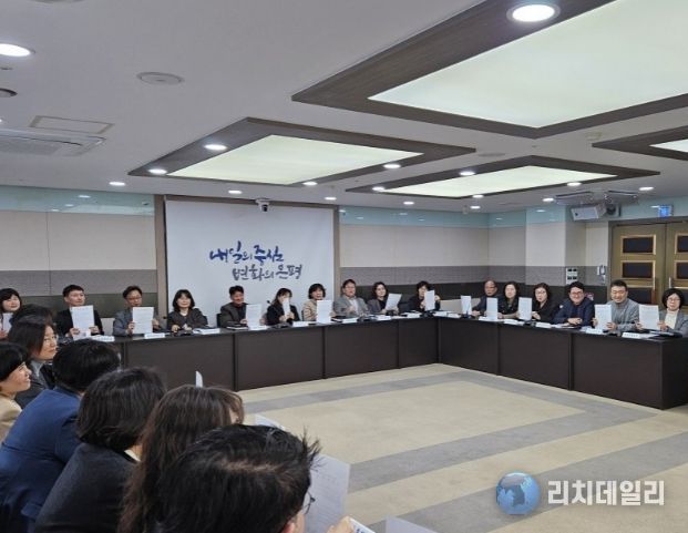 쓰레기 분리배출 실천 서약에 동참한 은평구 간부 공무원들