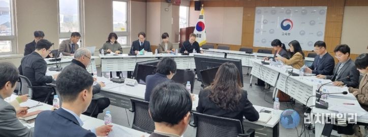 광주시교육청은 13일 교육부 대회의실에서 열린 ‘교육행정체제통합 협력 회의’에 참석해 교육부 교육행정체제통합지원단, 전남도교육청 관계자와 교육행정 통합 관련 협의를 진행했다