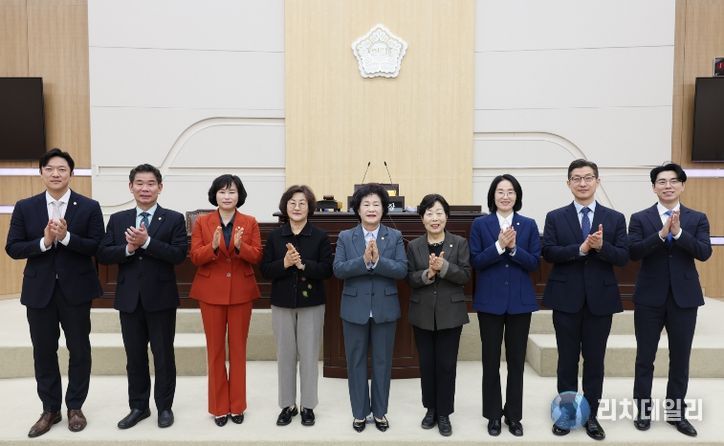 제292회 임시회 제2차 본회의(9대의원 단체사진)