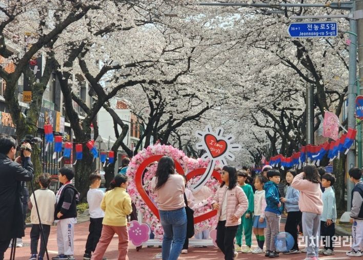 전농로 왕벚꽃 축제