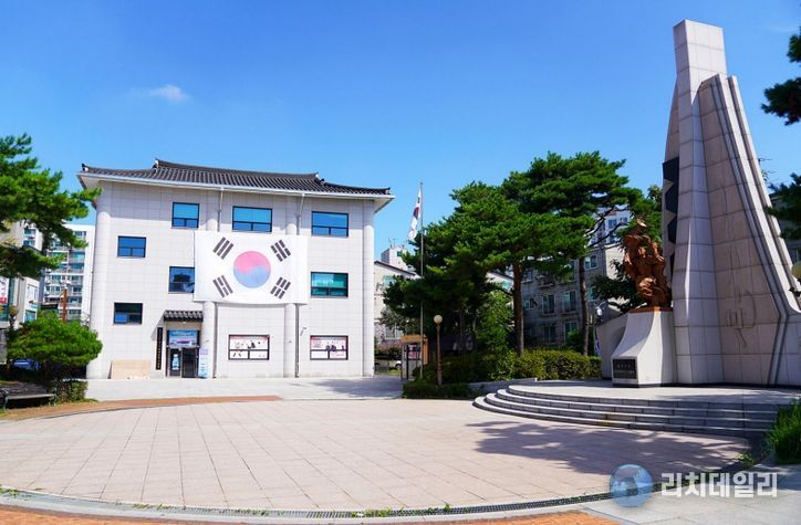 3·1만세운동 역사문화센터 및 황어광장 기념탑