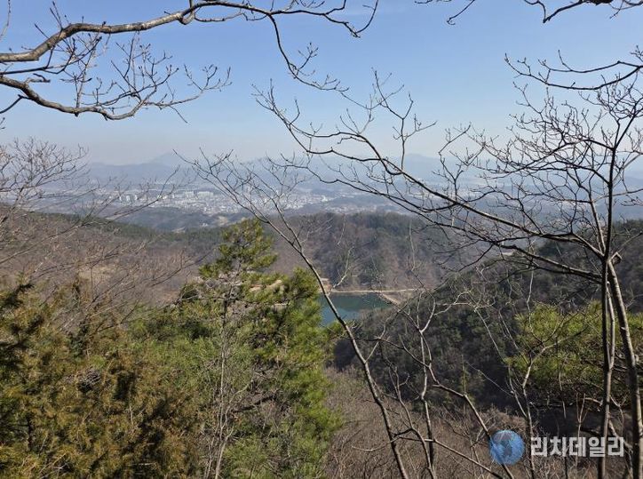 금산군 진악산 개삼터공원~물굴봉(관음봉) 구간 등산로에서 본 풍경