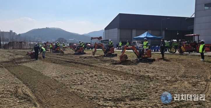 1. 천안시농업기술센터가 농업기계 안전교육을 추진하고 있다.