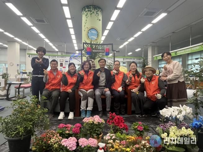 진주시, 국민행복민원실 실내정원 ‘봄맞이 새단장’