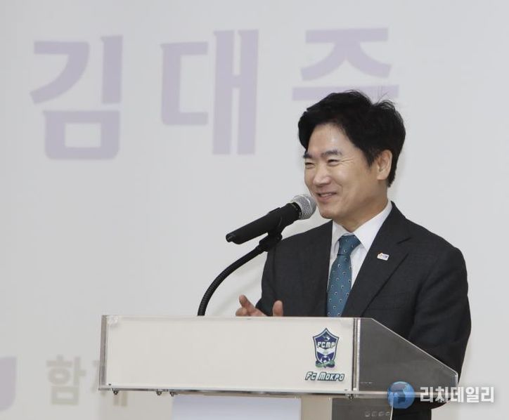 김대중 전라남도교육감이 30일 목포국제축구센터에서 열린 ‘학교 학부모회 임원 역량 강화 연수’에 참석, 인사말을 전하고 있다.