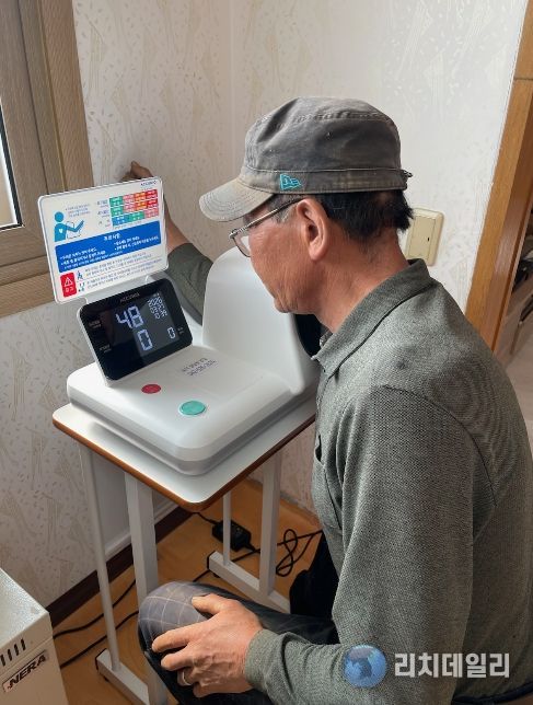홍성군, 경로당 자동혈압계 교체· 신규 설치...어르신 호응 높아