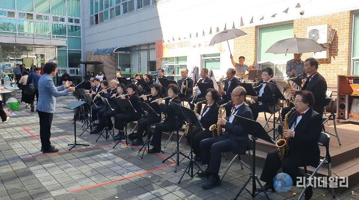 웃음 늘고 관계 넓어졌다... 복지관이 바꾼 노년