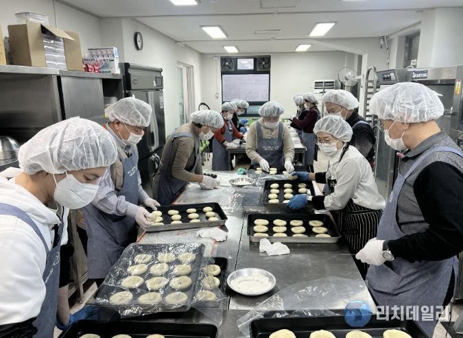 제과·제빵 전문교육 봉사활동 모습