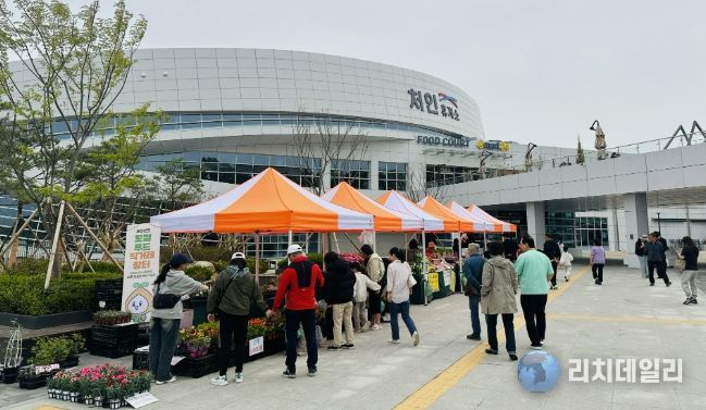 용인특례시가 6일부터 로컬푸드 직거래장터를 운영한다.