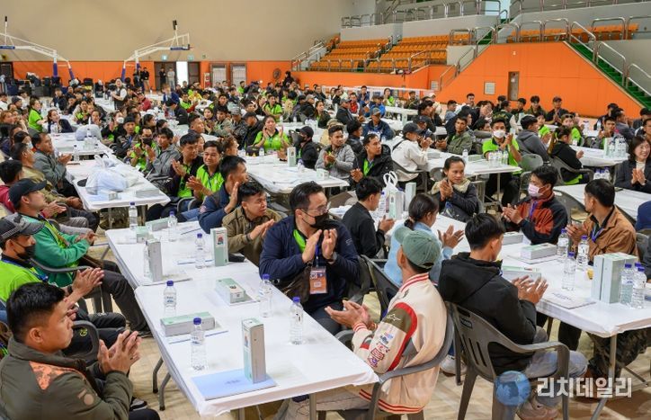 정선군, 외국인 계절근로자 환영행사 개최 ‘안정적 영농 지원 본격화’