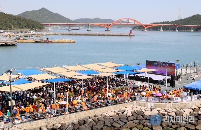 2025년 개장한 마량놀토수산시장의 모습