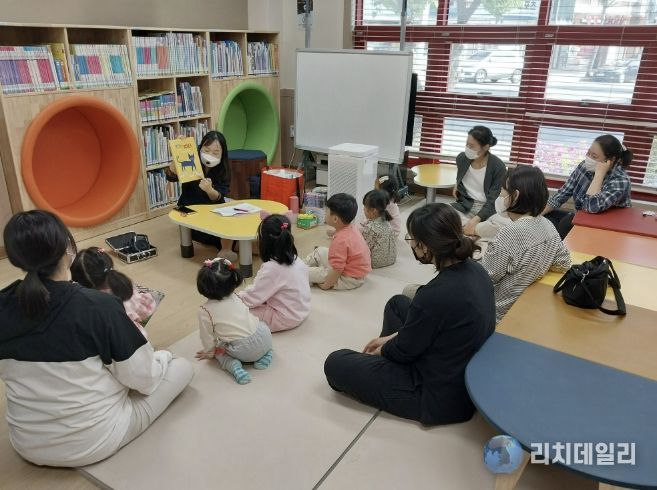 충주시립도서관, 영유아 독서 프로그램 ‘애착북’ 운영