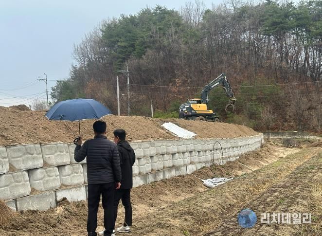 영주시는 봄철 재해 취약 시기 대비 개발행위 허가지 안전점검에 나섰다(점검 모습).