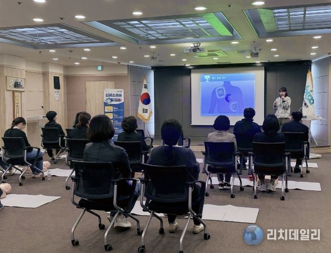 부천시는 지난 7일, 전통시장 자동심장충격기 관리책임자 교육을 실시했다.