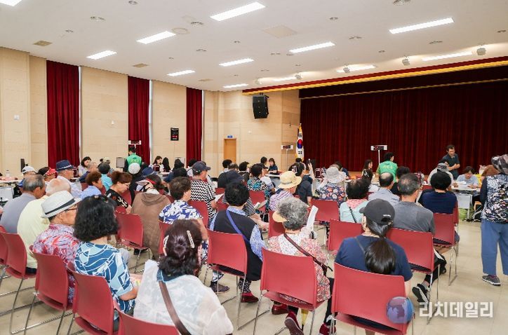 고성군, 전 군민 대상‘민생활력지원금’30만 원 지급 추진(참고사진-민생회복소비쿠폰 지급 현상