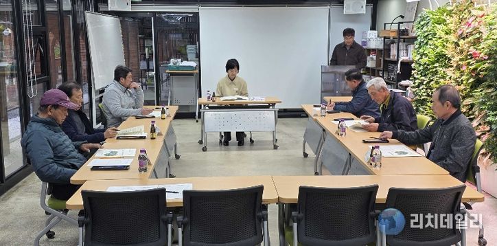 밀양시농업기술센터 치유농업교육장에서 열린 2026년 과수 돌발해충 방제협의회 모습