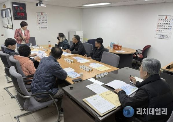 3월 26일 화성특례시가 공동주택 입주자대표회의 구성원을 대상으로 찾아가는 대면 교육을 진행하고 있다(발안우림필유아파트)